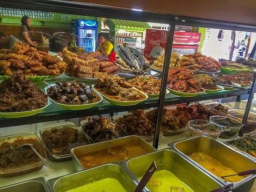 Suasana Warung Nikmat Kuta