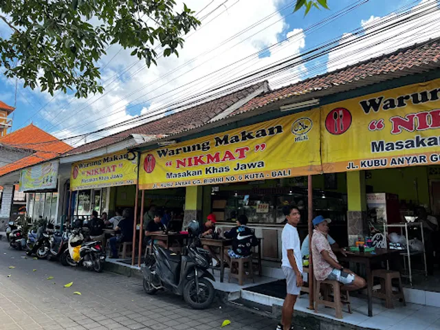 Paket lengkap lauk Warung Nikmat Kuta